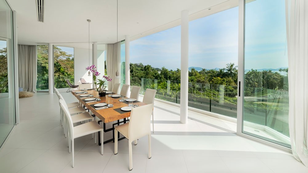 Villa Abiente - Airy dining area with bay views